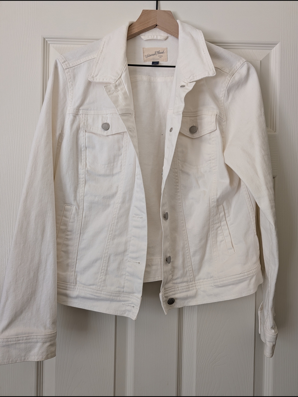 Women's White Denim Jacket - Casual Classic